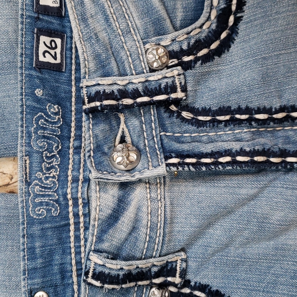 Miss Me Capri Boyfriend Jeans - Picture 7 of 7